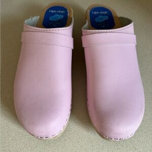 Cape clogs size 41 soft pink. Wood sole/leather upper.